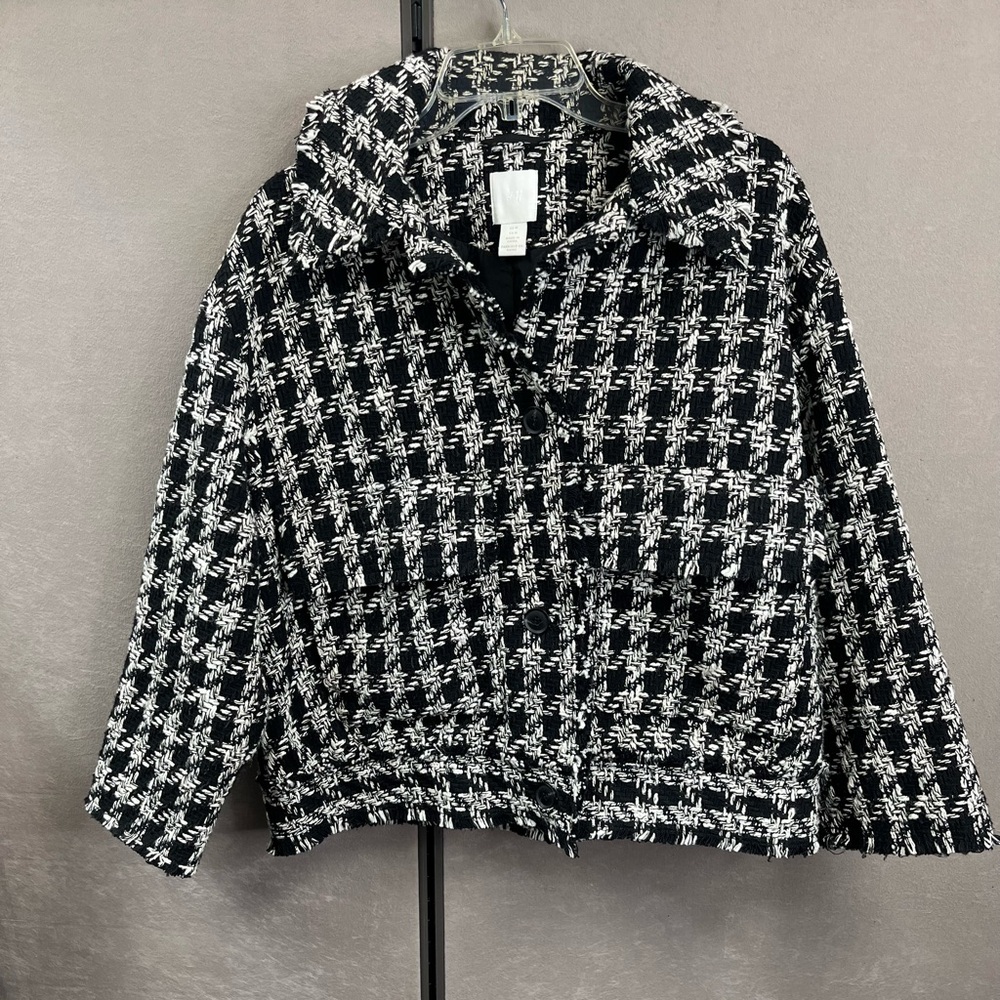 Title:
H&M Black & White Tweed Cropped Jacket Size Medium